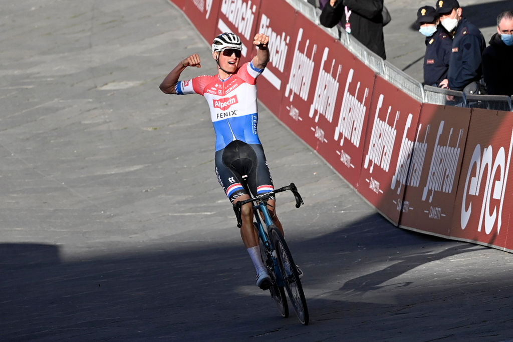 2021 Strade Bianche: Mathieu van der Poel claims the win