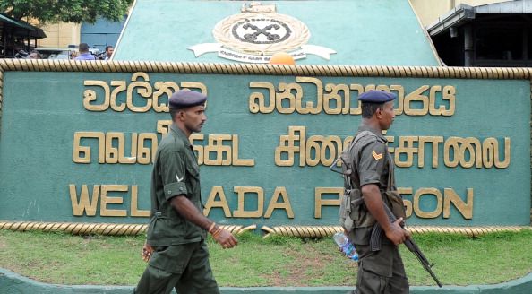 Sri Lankan soldiers outside Colombo&amp;#039;s main prison