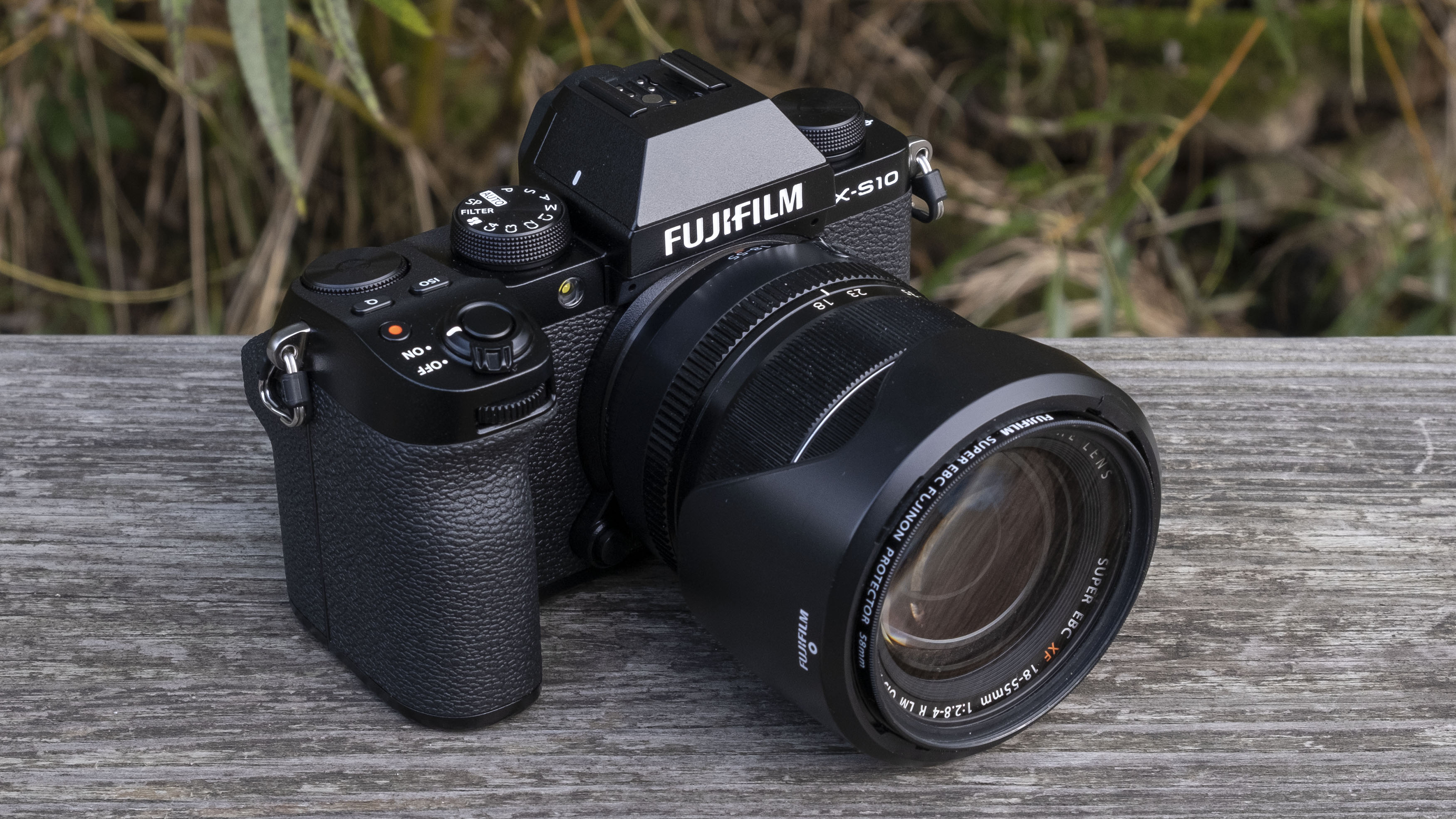 The Fujifilm X-S10 on a wall with the 18-55mm kit lens