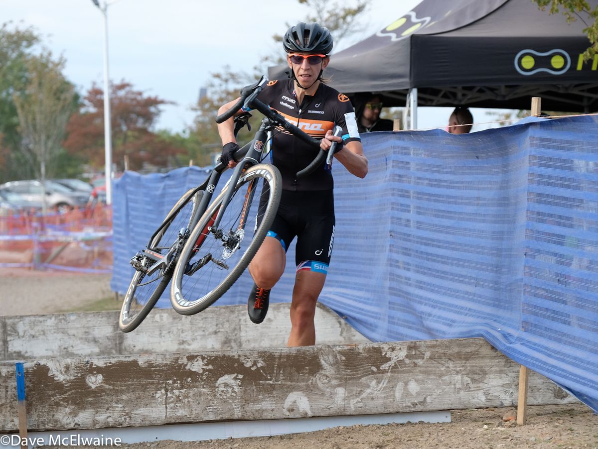 Helen Wyman (Kona) running a set of barriers with two laps remaining in the race