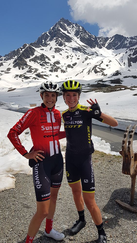 Annemiek van Vleuten with Lucinda Brand on Passo Gavia