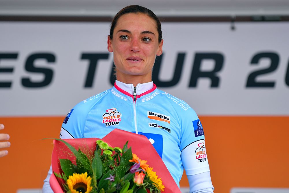 Ashleigh Moolman-Pasio in the blue jersey at Boels Ladies Tour