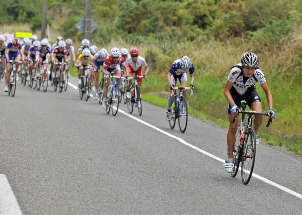 Kaytee Boyde (NZ National Team) makes on last attempt to escape the peloton.
