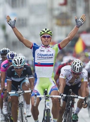 Peter Sagan (Liquigas-Cannondale) sprints to victory.