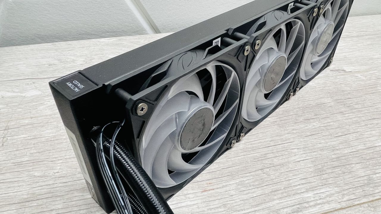 MSI MAG CoreLiquid A15 360 AIO CPU cooler radiator fans