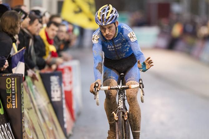 Mike Teunissen (Rabo-Giant) gives a low-key victory celebration in Diegem