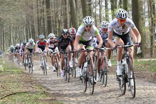 The peloton naturally lengthens on the cobbles, as riders look for a line they can take on the crown, or at the edge