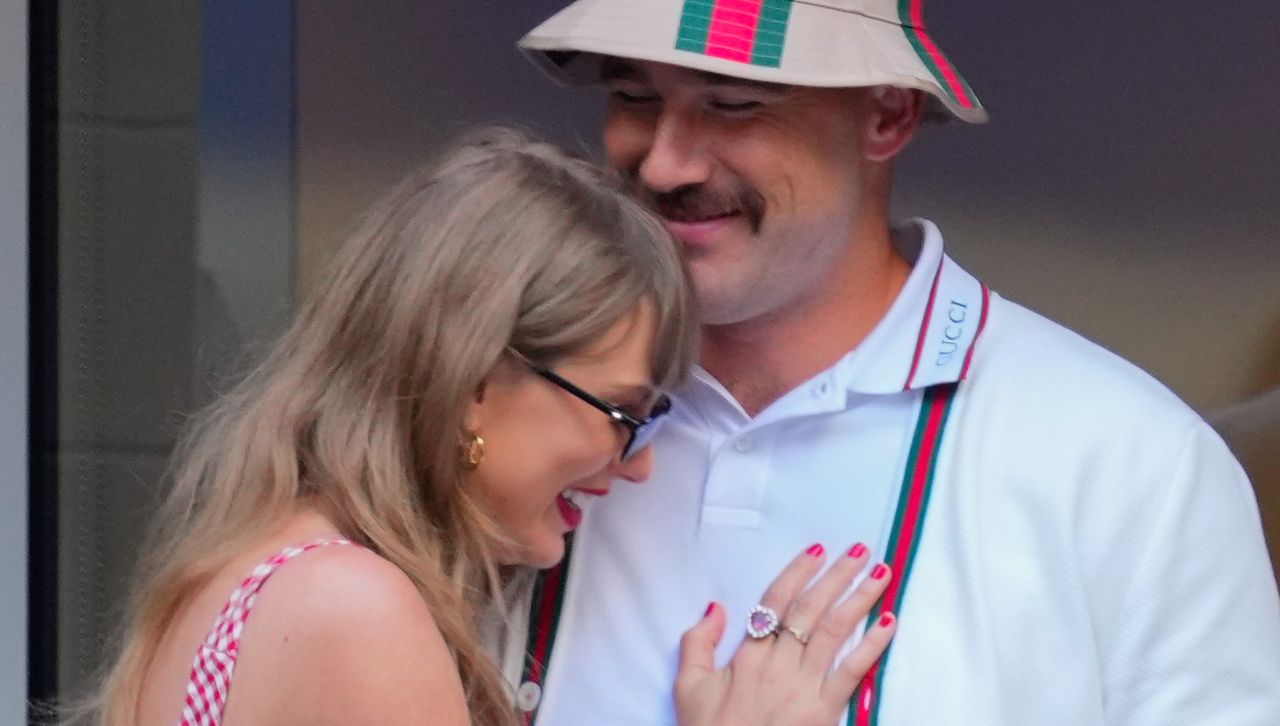 Taylor Swift at the US Open with a cherry red manicure