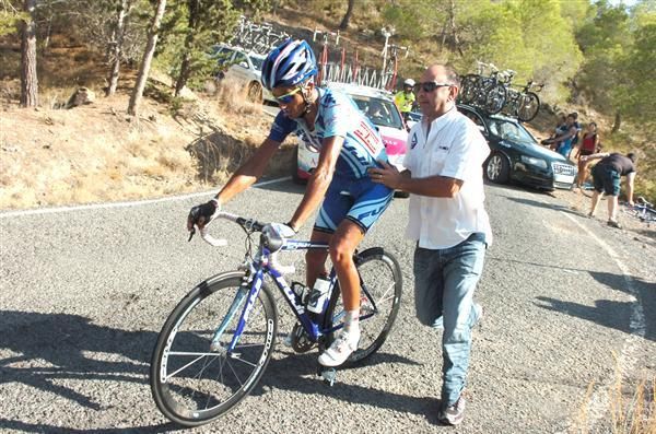 Be&ntilde;at Intxausti (Fuji-Servetto) gets going again.