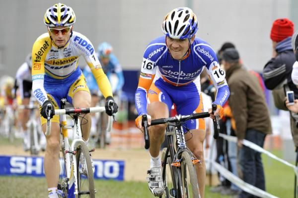 Bart Aernouts (Rabobank - Giant Offroad Team) leads Kevin Pauwels (Telenet - Fidea).