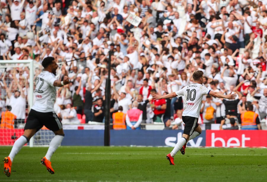 FFT385.feat_cairney.gettyimages_962808144