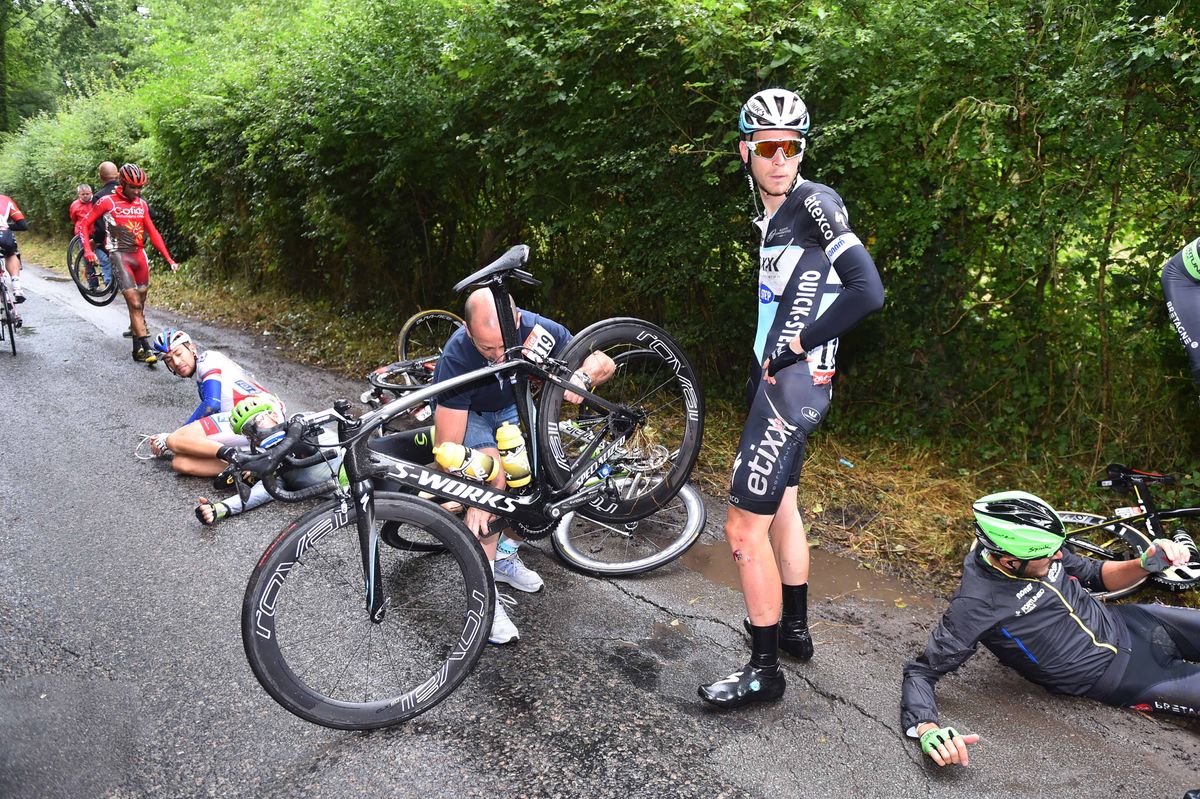 Julien Vermote (Etixx-Quickstep) held up by a crash