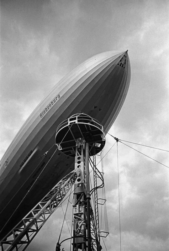 LZ 129 &ldquo;Hindenburg&rdquo; at its mooring mast at Rhine-Main airport &ndash; Dr. Paul Wolff and Alfred Tritschler, 1936 | Leica.com