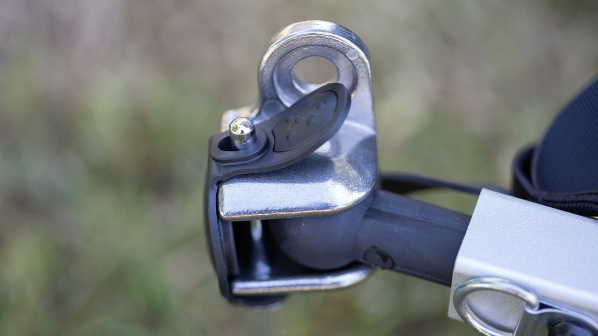 Thule Courier latch that connects to the bike