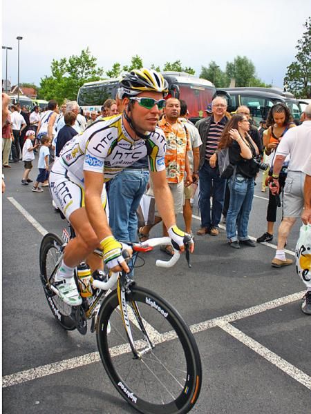 Mark Cavendish (HTC-Columbia) rolls towards the starting line.