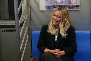 Hilary Duff as romantic Sophie in How I Met Your Father.