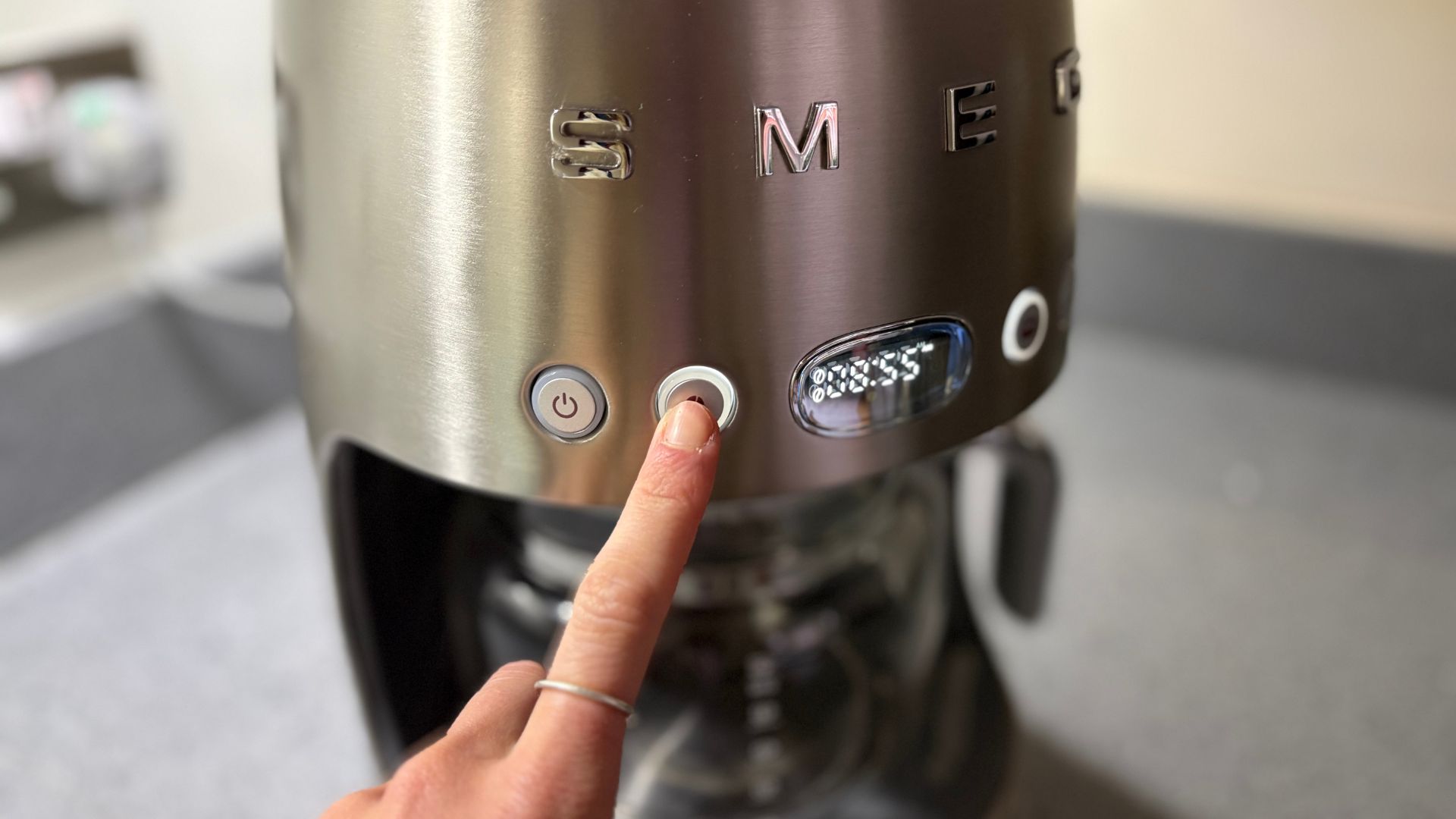 Testing the Smeg DCF02 Drip Coffee Machine