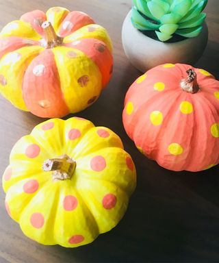 No carve pumpkin ideas - Yayoi Kusama inspired polka dot pumpkins with yellow and orange acrylic paint