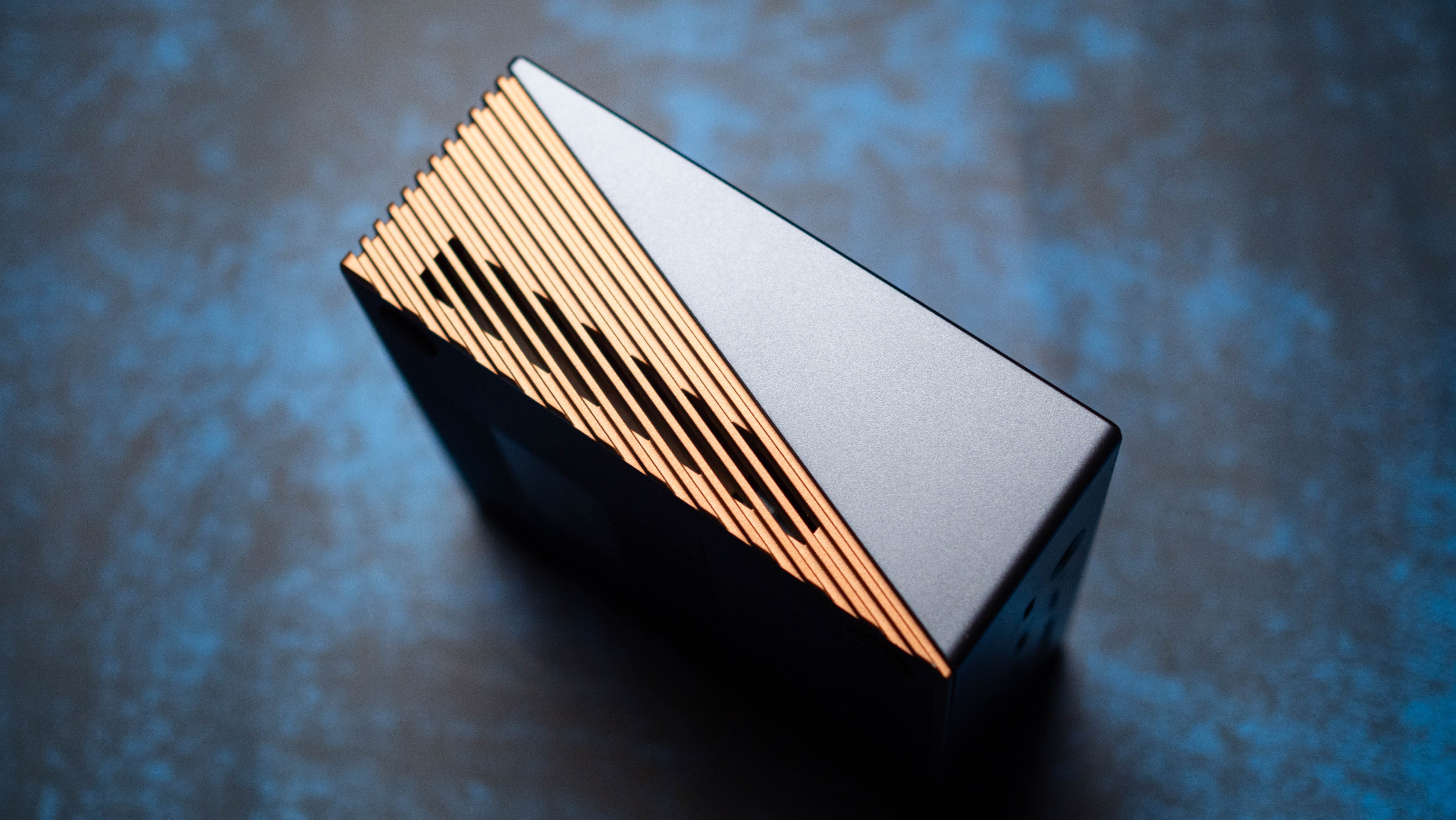 UGREEN 17-in-1 Maxidok Thunderbolt 5 review on Android Central