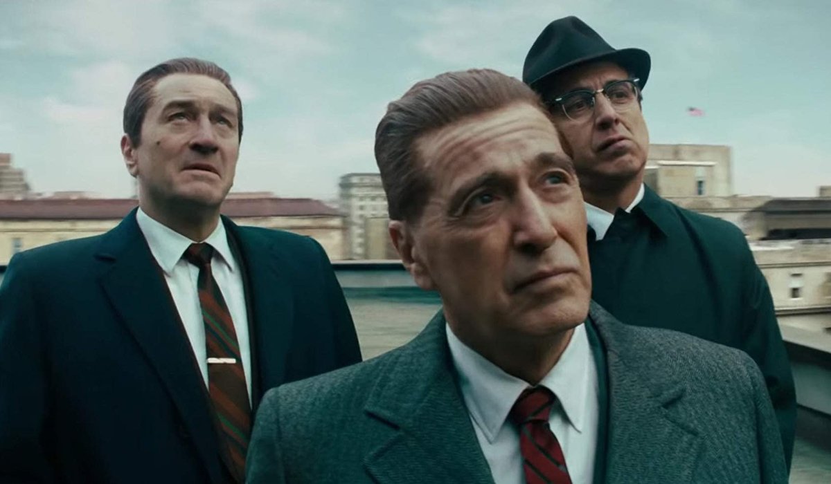 The Irishman Al Pacino Robert DeNiro and Ray Romano standing on the roof, looking in the same direct