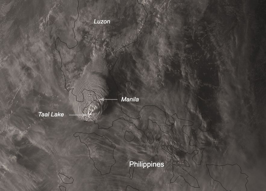 Huge Philippines volcano eruption blasts ash 9 miles up as satellites watch (video)