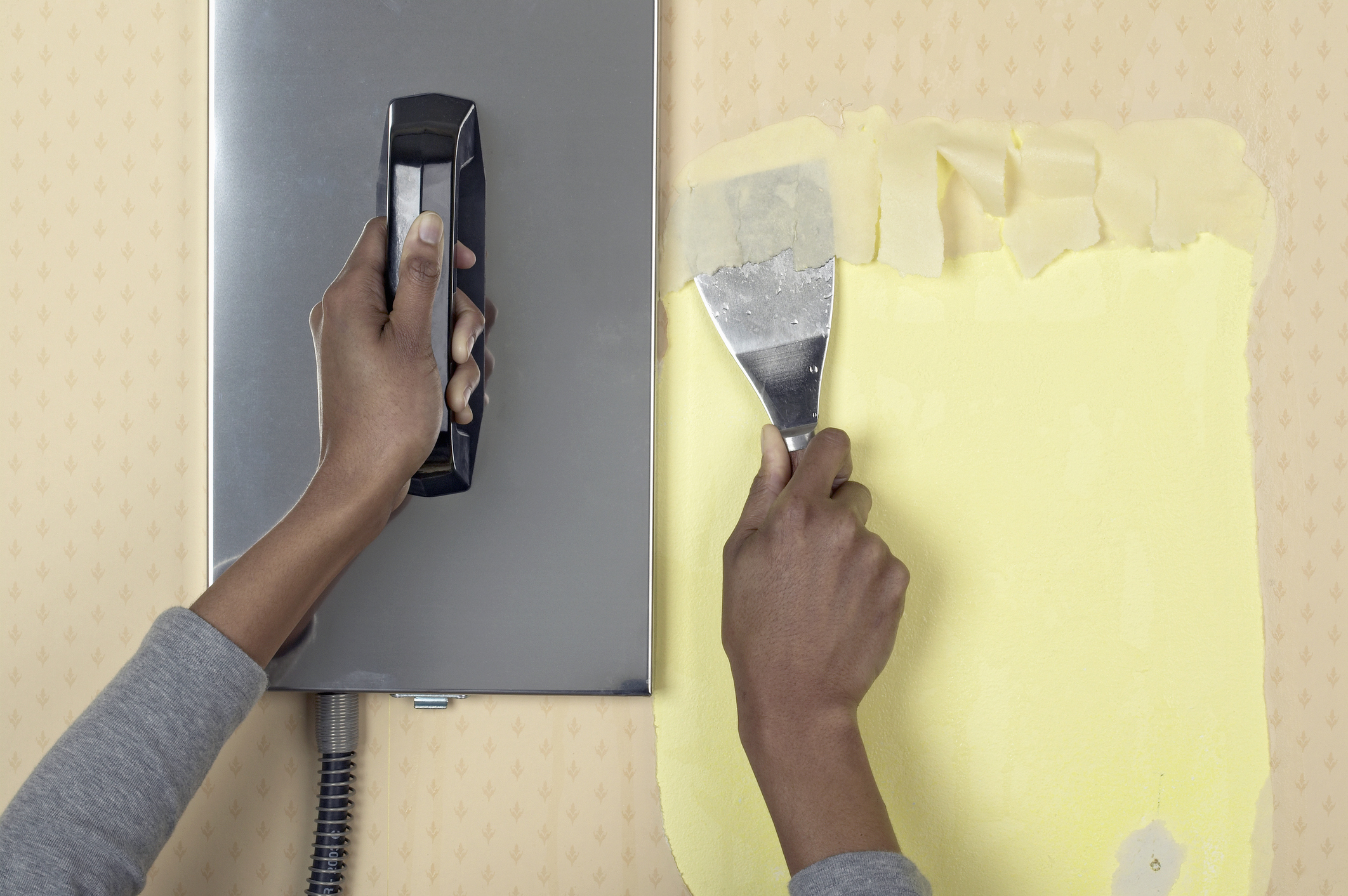 Removing Wallpaper: A DIYer's How-to Guide | Homebuilding