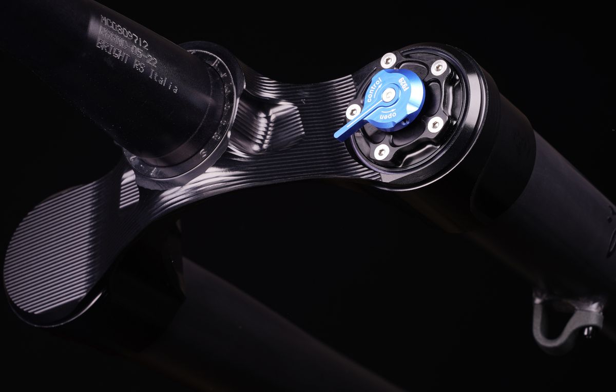 Bright Racing Shocks Skunk suspension fork the bestlooking trail