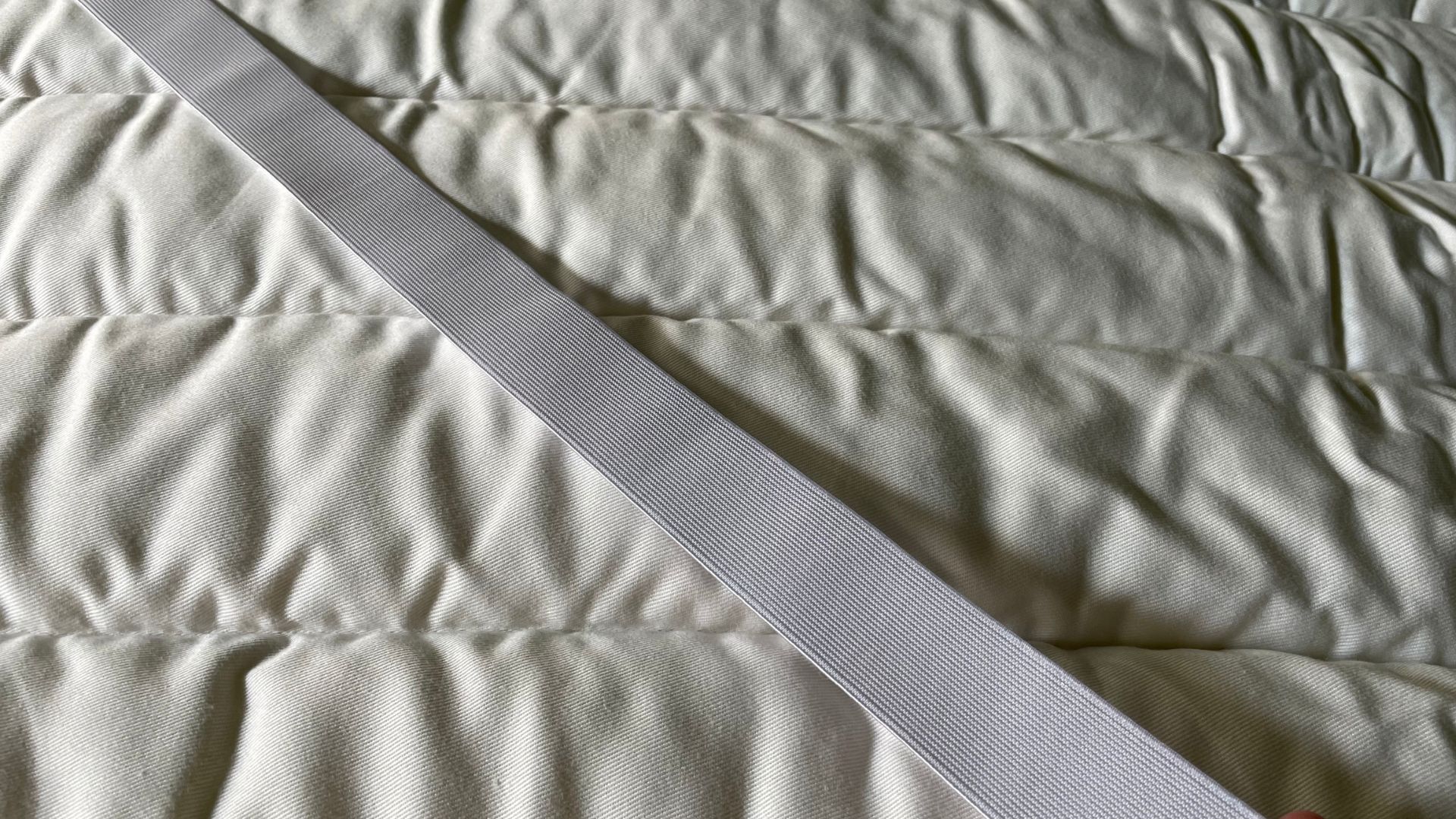 Floks Wool Mattress Topper elastic strap