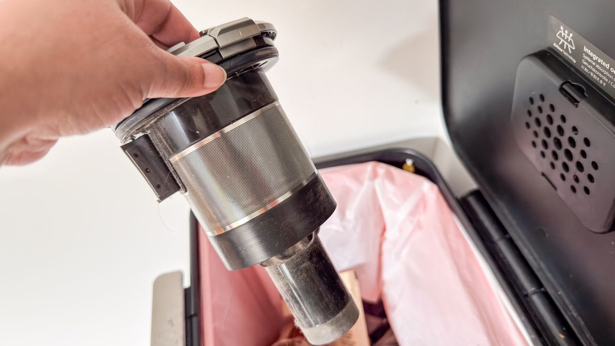 The inner cylinder of the Samsung Jet 95S dust canister