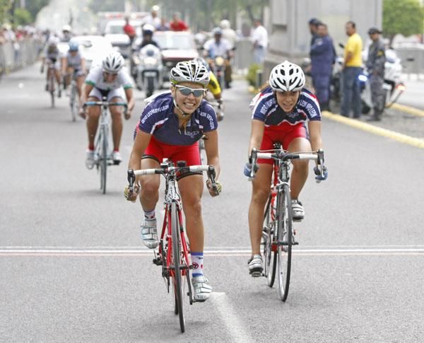 Veronica Leal wins the women's title in Mexico.
