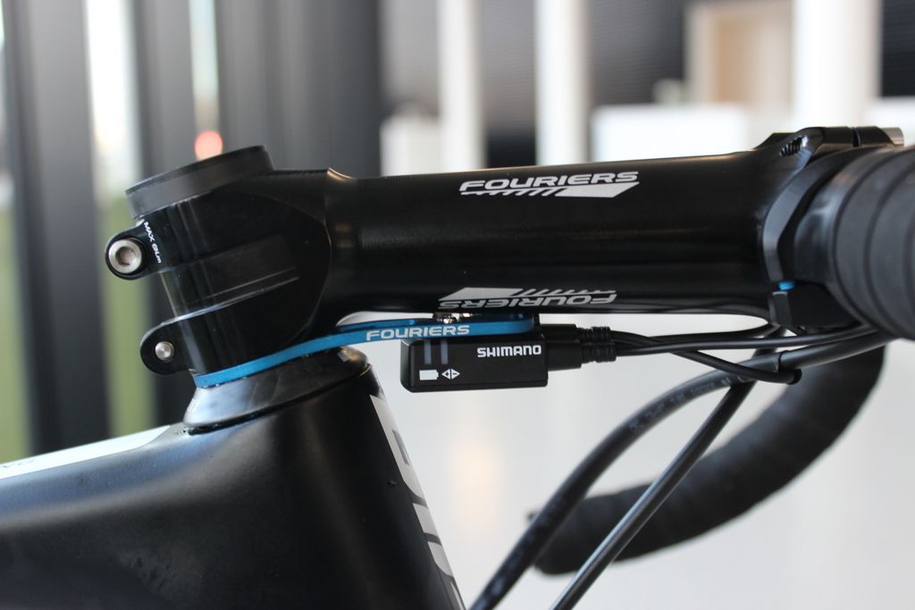 The slim Fouriers Di2 junction box holder is a nice touch, eliminating the big black rubber band that is usually wrapped around the stem