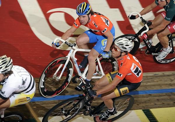 Alexander Aeschbach slings VDK teammate Leon Van Bon into the fray