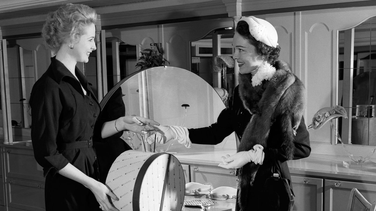 Style, Hat, Monochrome photography, Monochrome, Black-and-white, Chair, Suit trousers, Kitchen &amp; dining room table, Vintage clothing, Sun hat, 