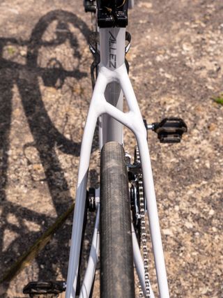 A white specialized allez stands on a rocky surface