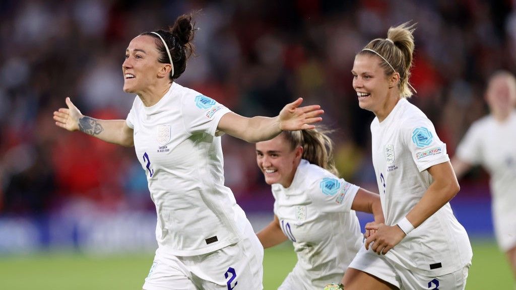 Lucy Bronze of England celebrates scoring their side&#039;s second goal during the UEFA Women&#039;s Euro 2022 Semi Final match between England and Sweden