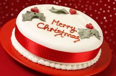 Classic chic Christmas cake