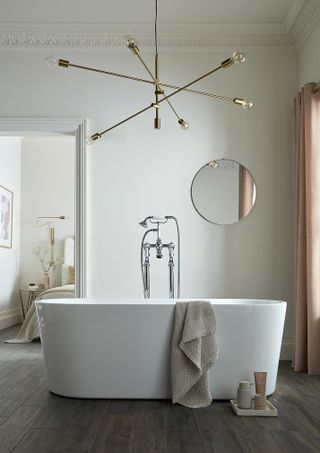 Freestanding bath