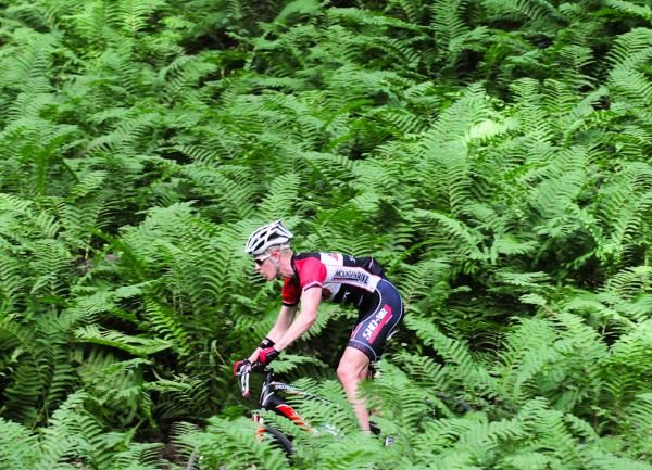 Max Plaxton (Sho-Air/Specialized) racing through the ferns.