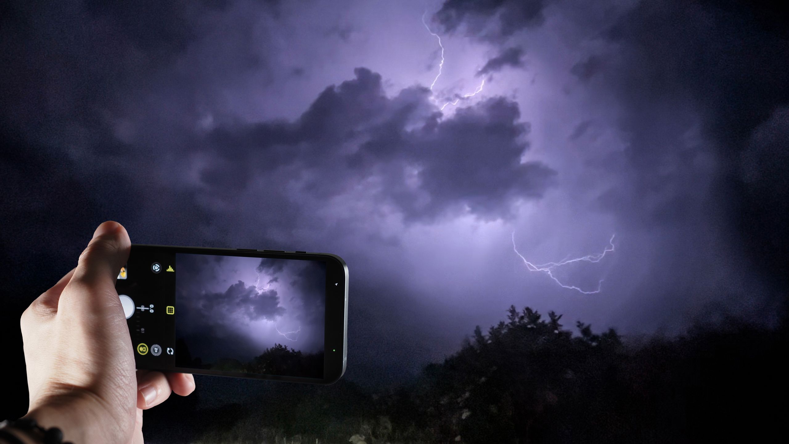 iPhone Photography Captures Lightning Storms When Dedicated Cameras Are Absent