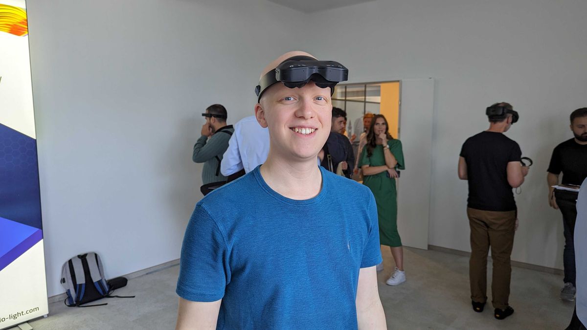 Hamish Hector wearing the Lynx-R1 headset with the visor up so he can look at the photo taker
