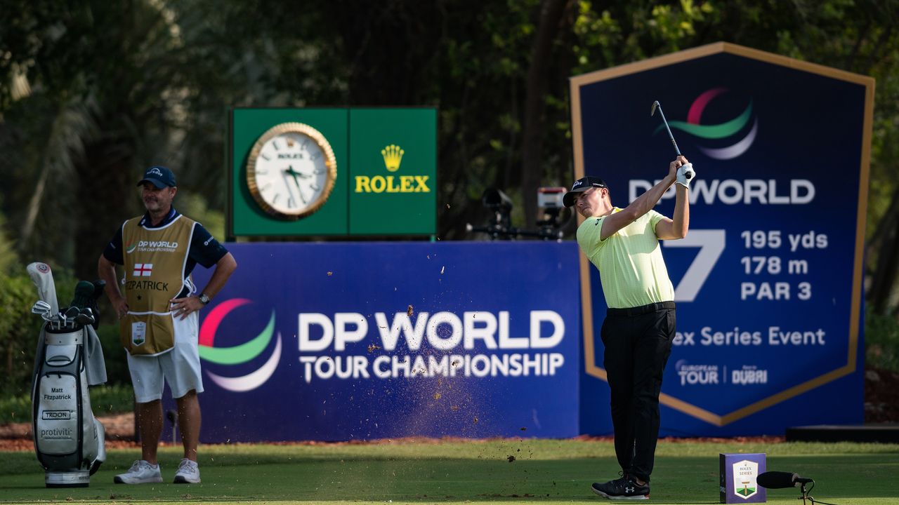 Matt Fitzpatrick hitting a tee shot at the 2021 DP World Tour Championship