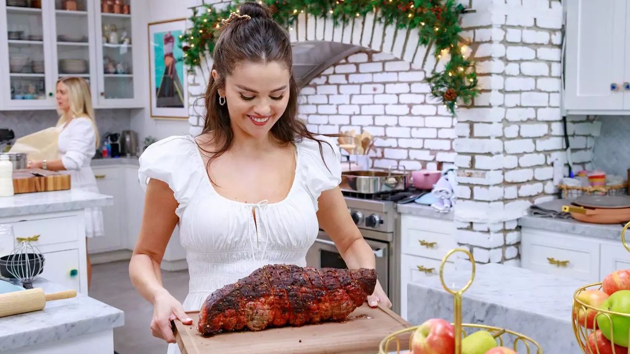 Selena + Chef holiday special