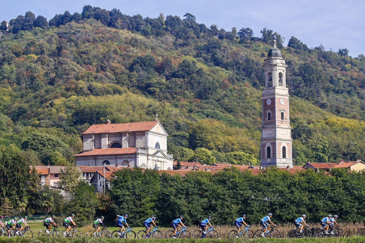 The peloton passes through the countryside during Gran Piemonte