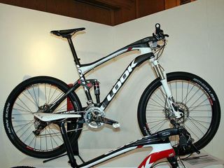 Look's integrated A-Stem sets the 920 apart from the cross-country pack