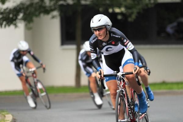 Lisa Brennauer leads the Hitec Products women on their first lap