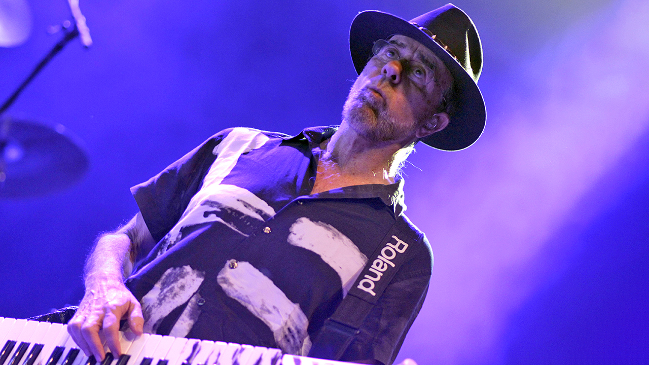 (GERMANY OUT) Manfred Mann's Earth Band (Britische Rockband um den s&uuml;dafrikanischen Keyboarder Manfred Mann) Manfred Mann (Keyboards, Gesang), Auftritt, E-Werk K&ouml;ln (Photo by Brill/ullstein bild via Getty Images)