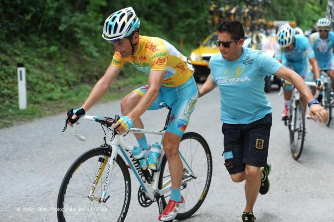 Race leader Kevin Seeldraeyers (Astana) is back on his bike after crashing during stage 6