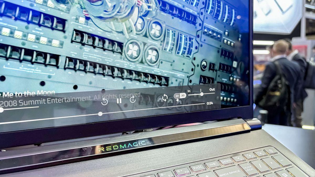 RedMagic 3D Gaming Laptop showing 3D to 2D transition in video on display