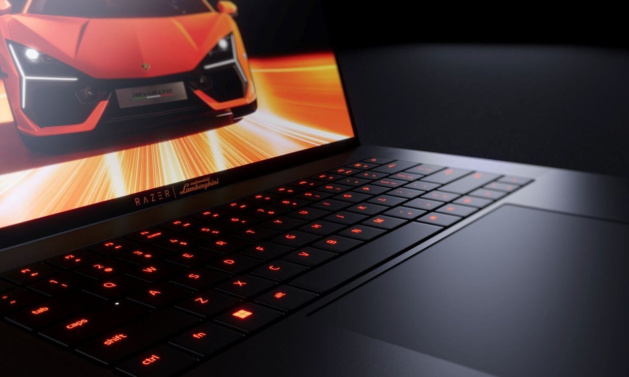 Image of the Razer Blade 16 x Automobili Lamborghini Edition.