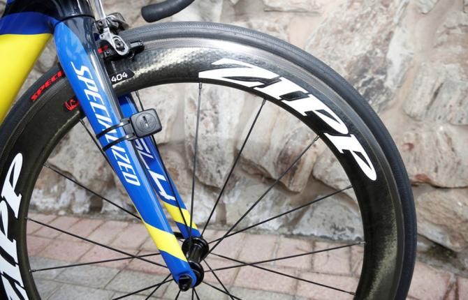 Zipp 404 Firecrest tubular wheels are stiff and aero and fitted with Specialized Roubaix tubular tyres